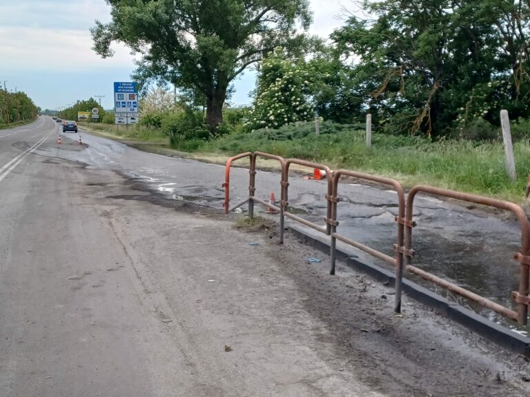 Cesta k bývalému hraničnému priechodu Rusovce - Rajka pred rekonštrukciou