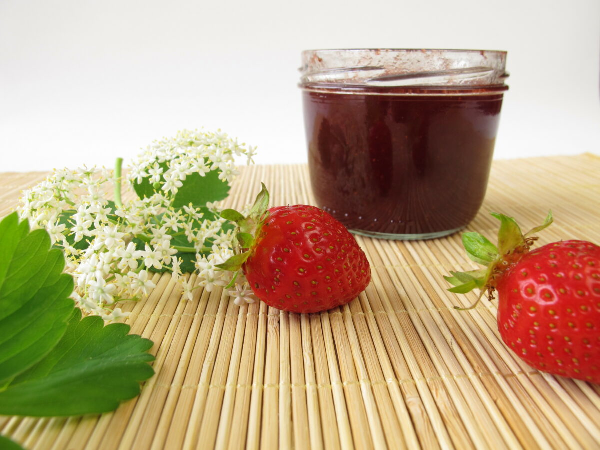 jahodovo bazový džem