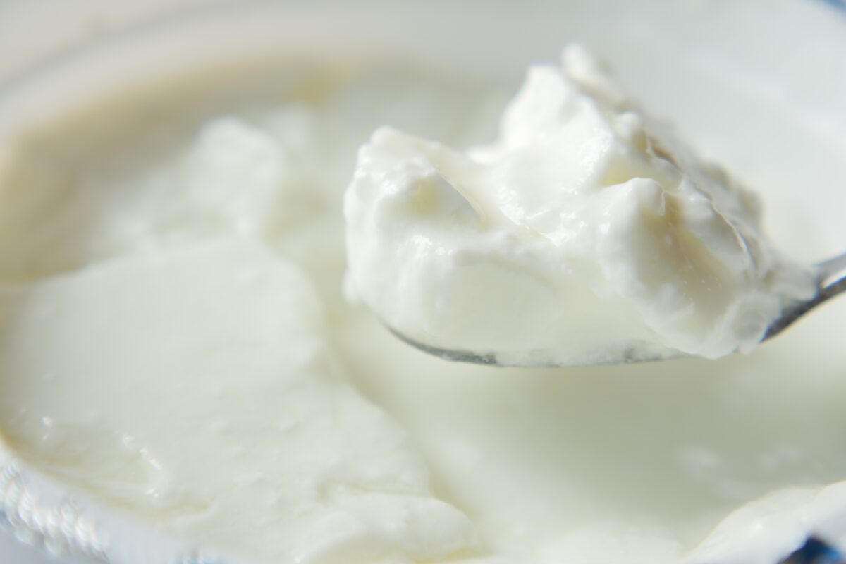biely jogurt
