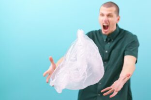 otváranie igelitového sáčku