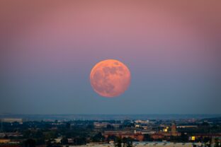 jahodový supermesiac