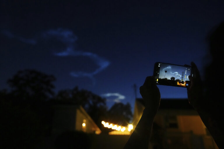 Raketa SpaceX Falcon satelit Starlink mobilný telefón