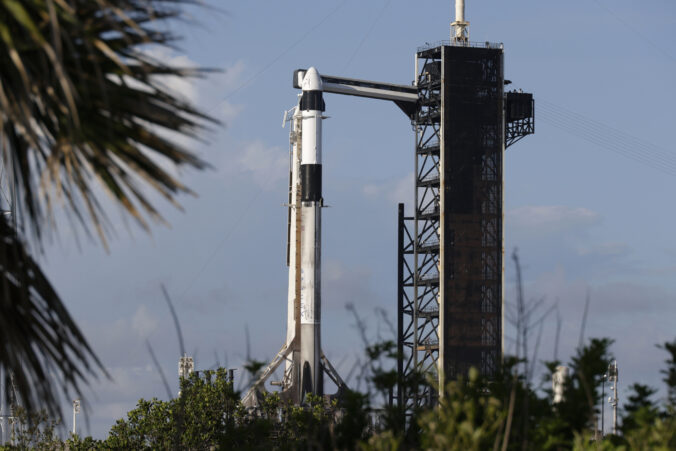 Raketa SpaceX Falcon 9 Crew Dragon kapsula