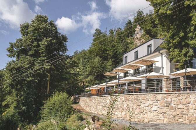 Forest Resort: Glamping pri priehrade a energia lesa