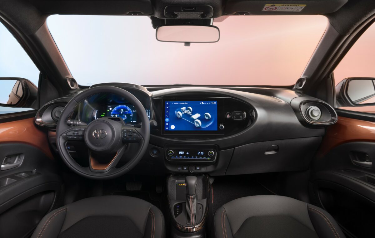 Toyota_aygox_hybrid_22.jpg