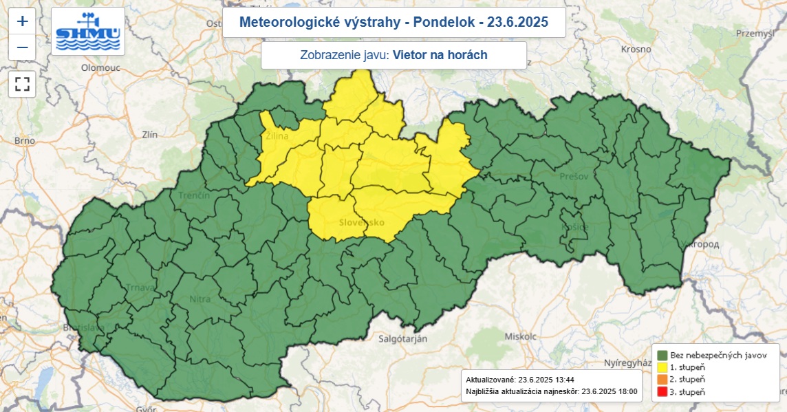 Výstraha pred silným vetrom na horách je v pondelok od 17.00 vydaná v desiatich okresoch Slovenska.