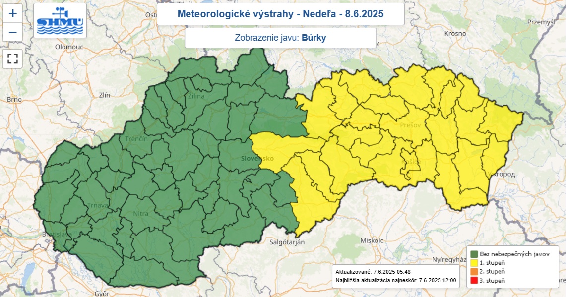 Výstraha prvého stupňa pred búrkami je na nedeľu 8. júna 2025 vydaná pre 24 okresov Slovenska.