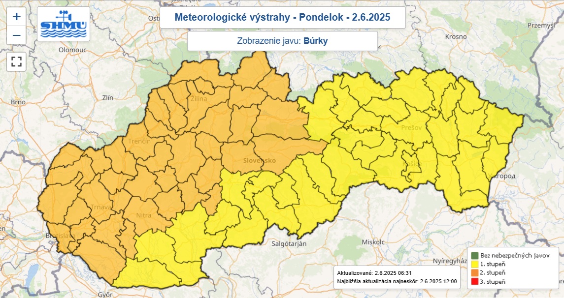 Výstrahy prvého aj druhého stupňa pred búrkami vydané na pondelok 2. júna 2025.