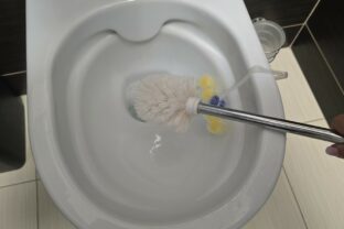 čistenie toalety