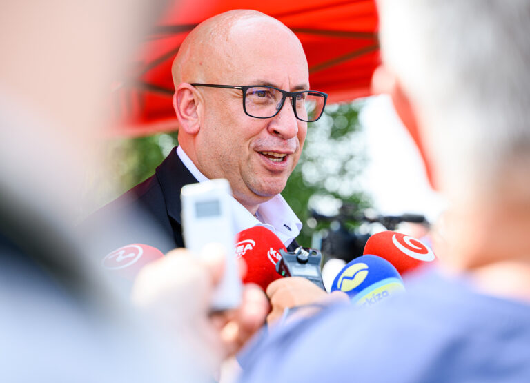 DOPRAVA: Poklepanie kameňa stavby Cesta I/75 Šaľa
