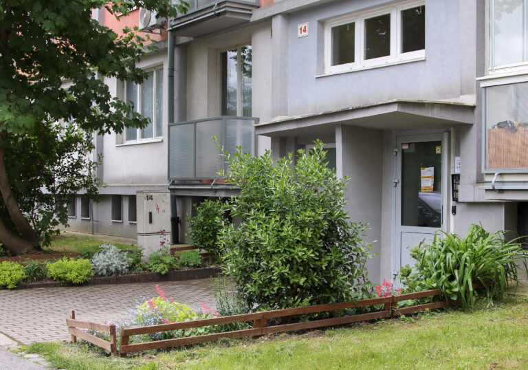 Predzáhradky na sídliskách majú potenciál meniť nielen okolie, ale aj vzťahy medzi ľuďmi.