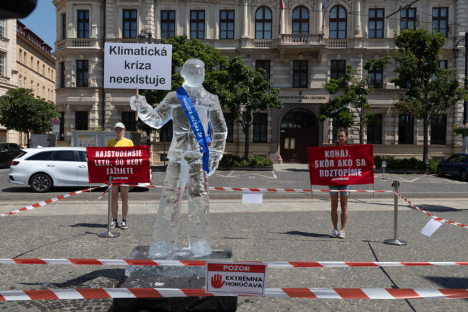 GREENPEACE: Aktivisti nechali roztopiť ministra Tarabu
