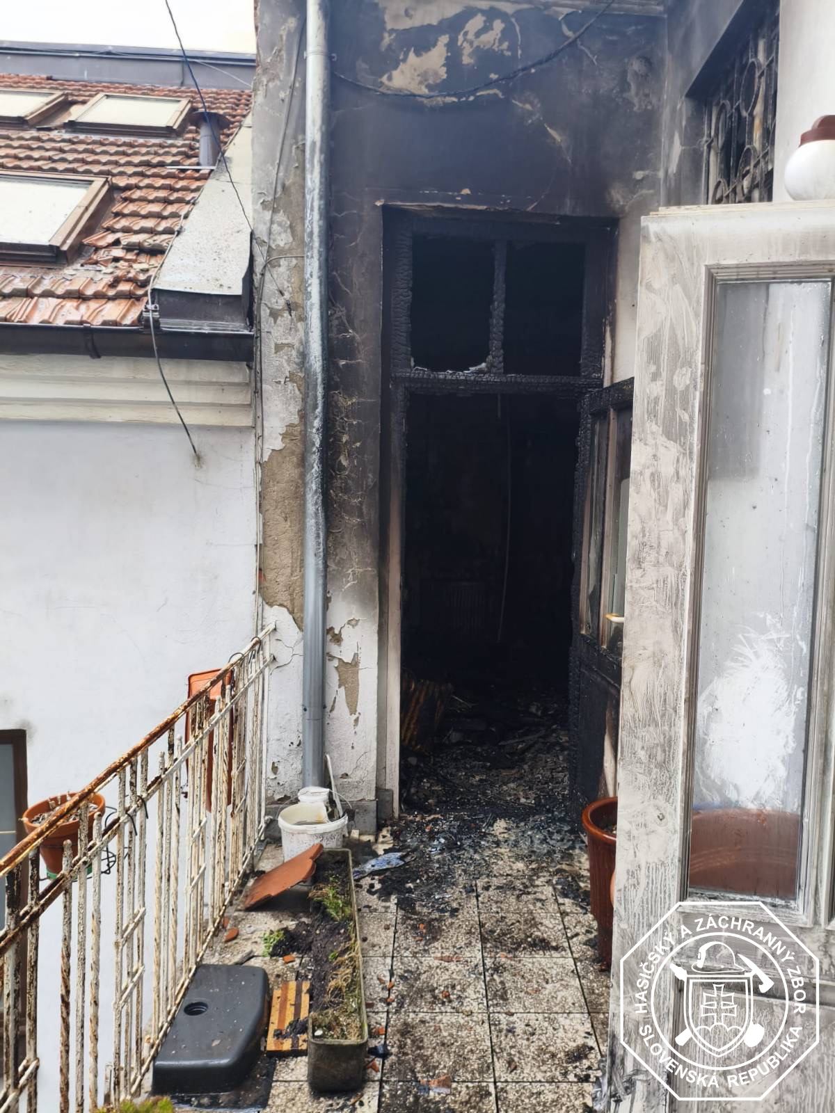 HASIČI: Požiar bytového domu v Bratislave