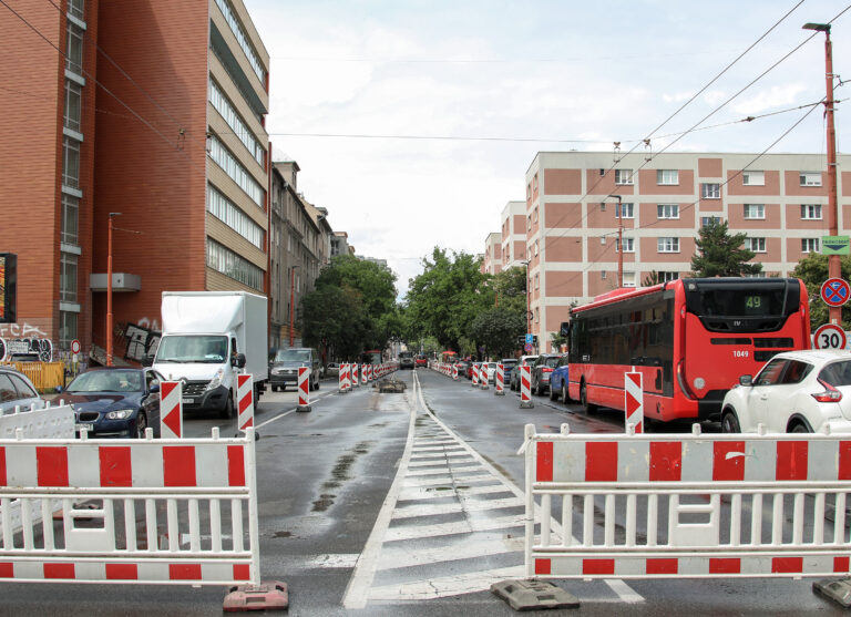vozidlá vozovka cesta oprava rekonštrukcia autobus MHD doprava
