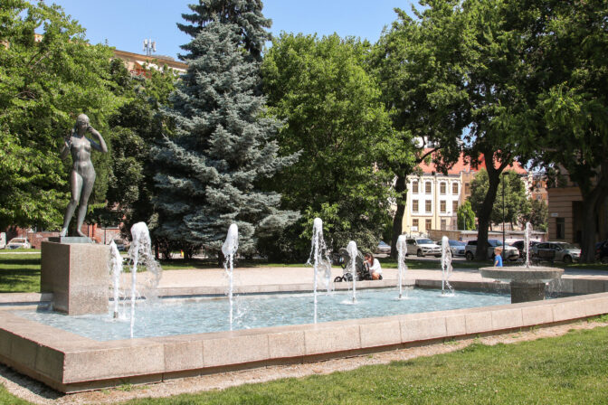 BRATISLAVA: Fontána Marína (Poézia)