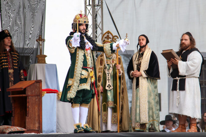 Herec Branislav Deák kráľ panovník korunovácia
