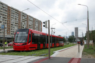 BRATISLAVA: Otvorenie električkovej trate v Petržalke