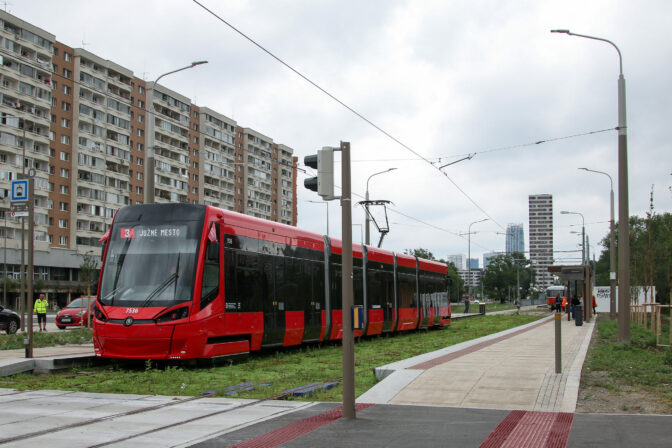 BRATISLAVA: Otvorenie električkovej trate v Petržalke