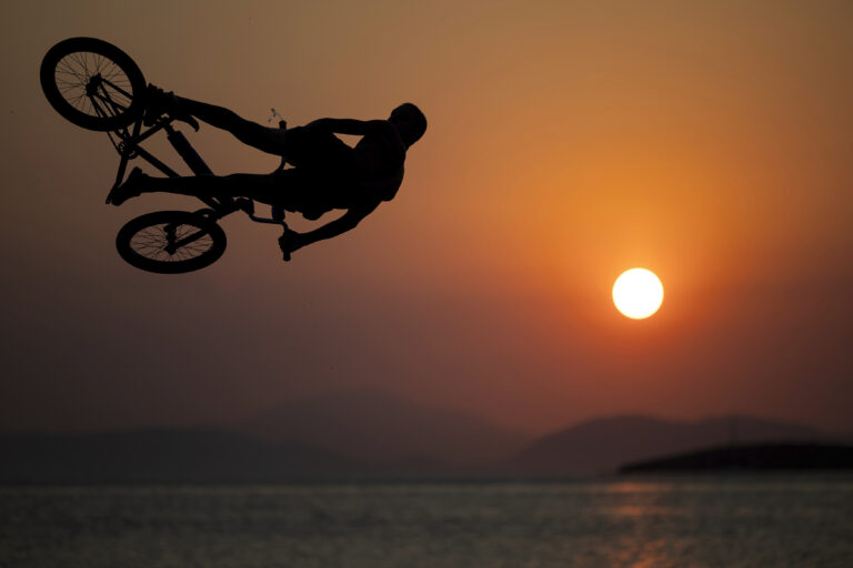 ľudia západ slnko krajina more bicykel BMX