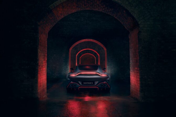 Aston martin vantage s_03.jpg