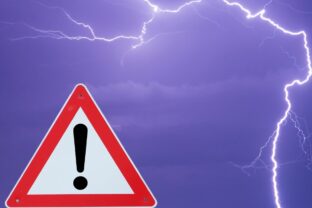 Búrky na Slovensku hrozia aj dnes
