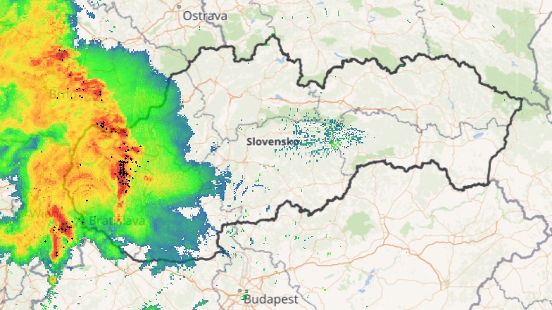 Búrky na Slovensku v nedeľu 6. júla o deviatej večer.