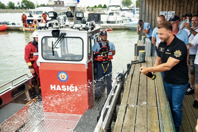 MV SR: Odovzdanie špeciálnej hasičskej lode