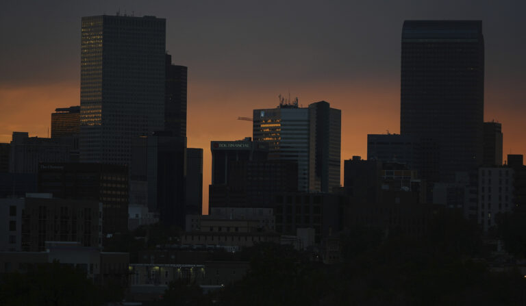 mesto západ slnka budovy