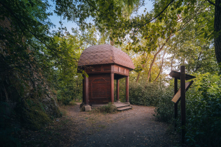 Hrad Křivoklát kedysi ukrýval korunovačné klenoty aj temné tajomstvá, dnes láka filmárov i turistov