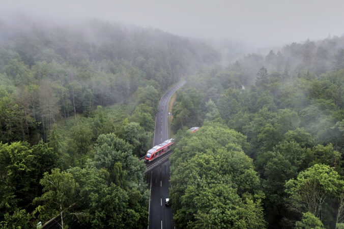 vlak vodík krajina hmla hory