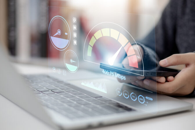 Rýchlosť internetu, internet, notebook