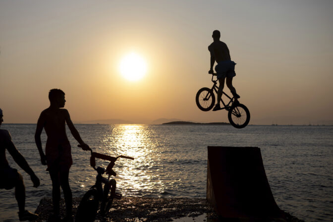 ľudia západ slnko krajina more bicykel BMX