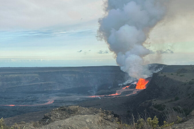 sopka erupcia láva magma výbuch vulkanizmus krajina dym popol