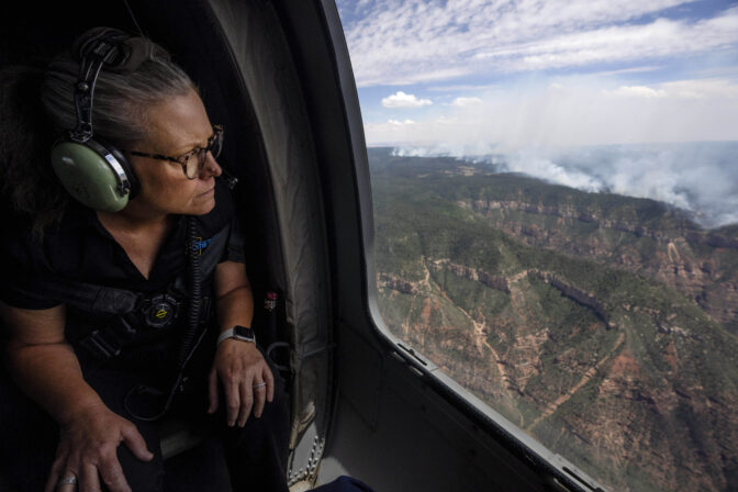 Katie Hobbsová Grand Canyon krajina požiar