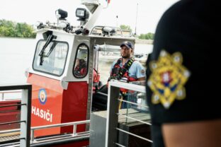 MV SR: Odovzdanie špeciálnej hasičskej lode