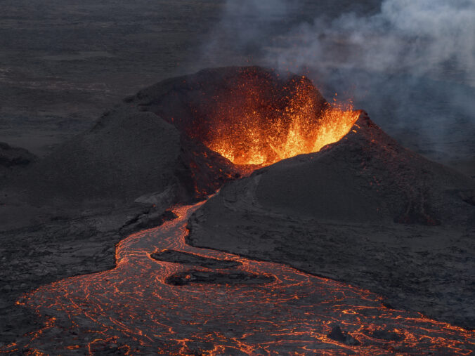 sopka erupcia láva magma výbuch vulkanizmus krajina dym popol