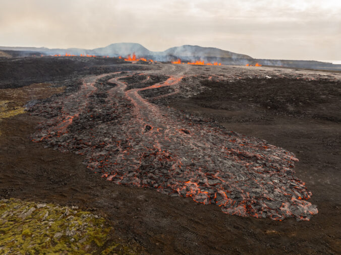 sopka erupcia láva magma vulkanizmus krajina dym popol