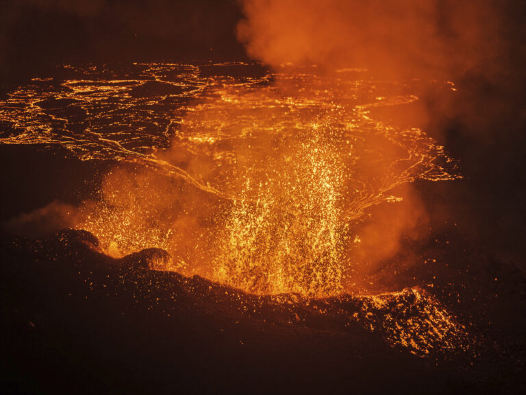 sopka erupcia láva magma výbuch vulkanizmus krajina dym popol
