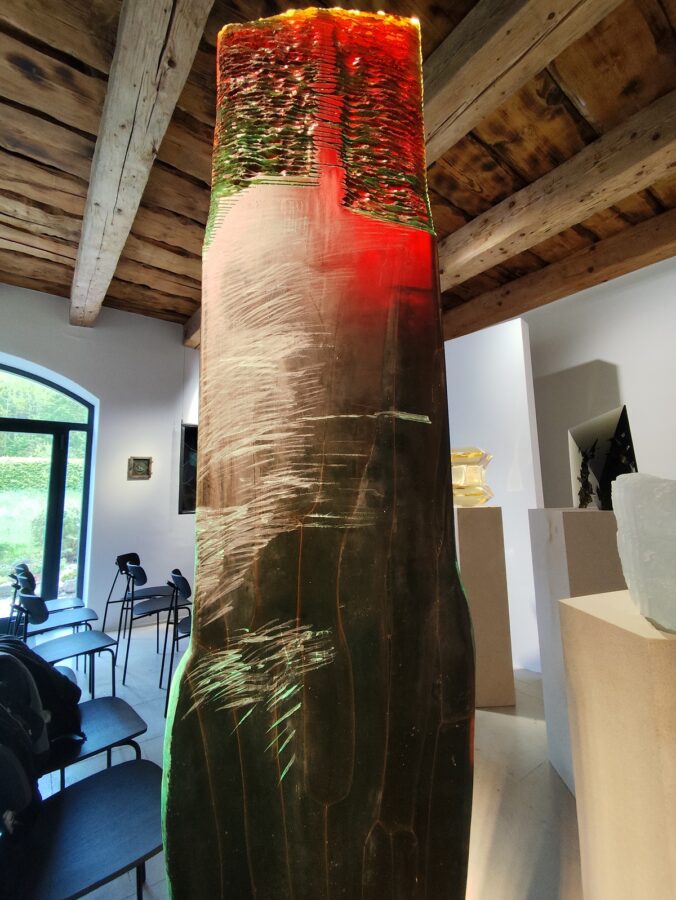 Moderné ateliérové sklo od slovenskej sklárky Gizely Šabókovej.