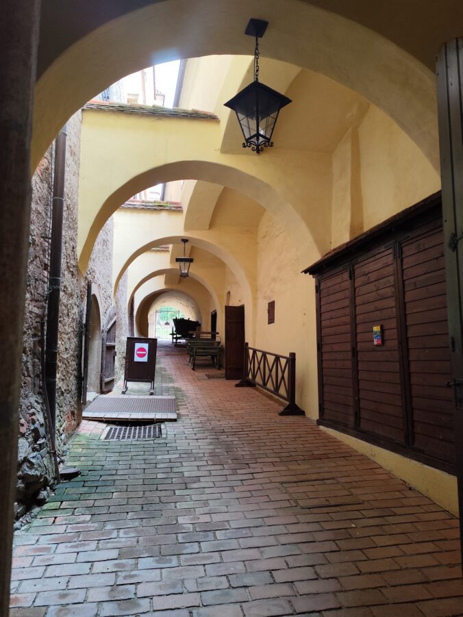 Hrad Křivoklát kedysi ukrýval korunovačné klenoty aj temné tajomstvá, dnes láka filmárov i turistov