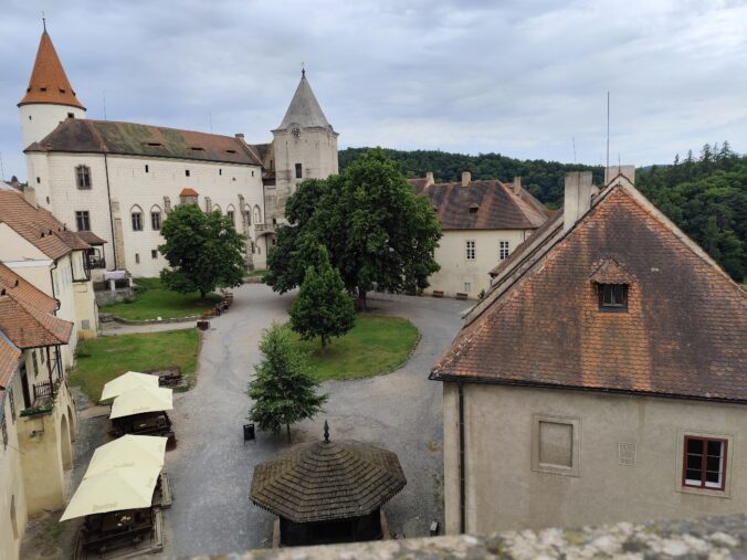 Hrad Křivoklát kedysi ukrýval korunovačné klenoty aj temné tajomstvá, dnes láka filmárov i turistov