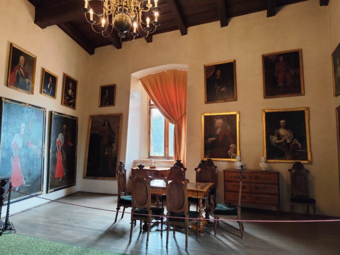 Hrad Křivoklát kedysi ukrýval korunovačné klenoty aj temné tajomstvá, dnes láka filmárov i turistov