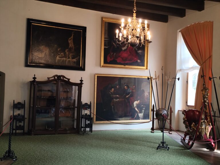 Hrad Křivoklát kedysi ukrýval korunovačné klenoty aj temné tajomstvá, dnes láka filmárov i turistov