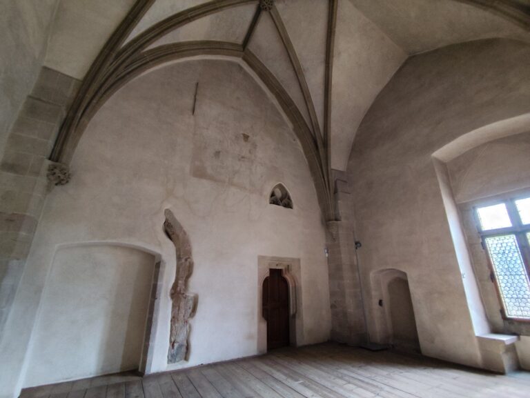 Hrad Křivoklát kedysi ukrýval korunovačné klenoty aj temné tajomstvá, dnes láka filmárov i turistov