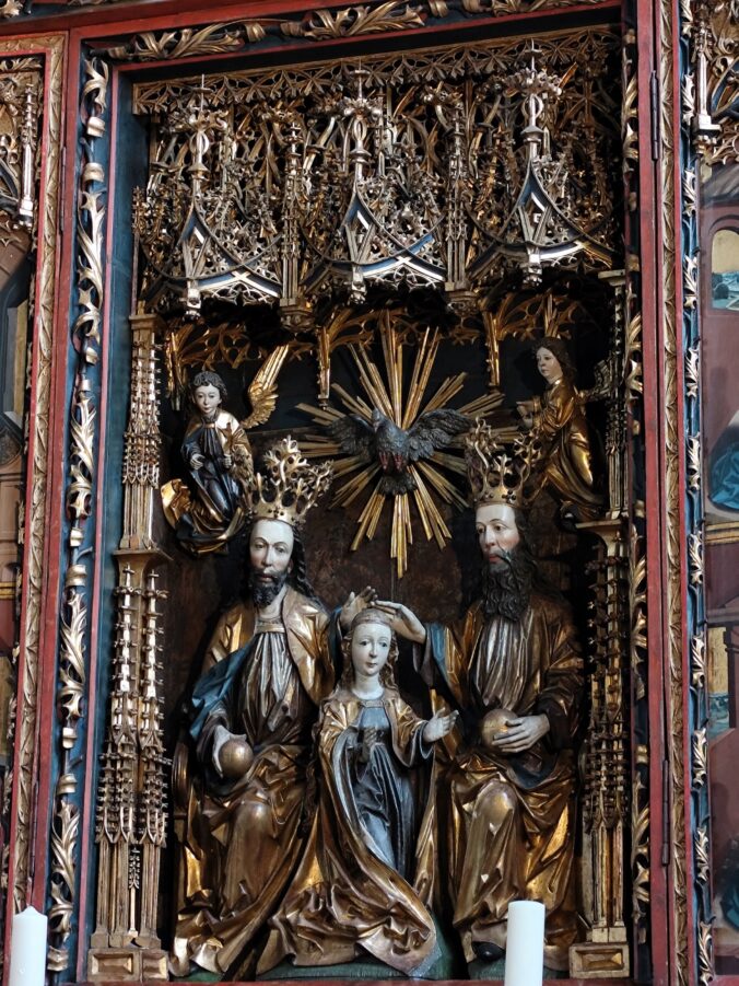 Neskorogotický oltár z konca 15. storočia.