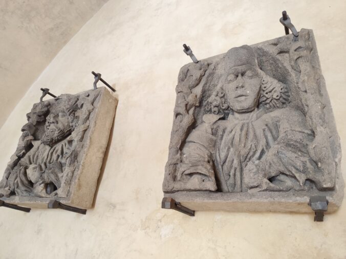 Hrad Křivoklát kedysi ukrýval korunovačné klenoty aj temné tajomstvá, dnes láka filmárov i turistov