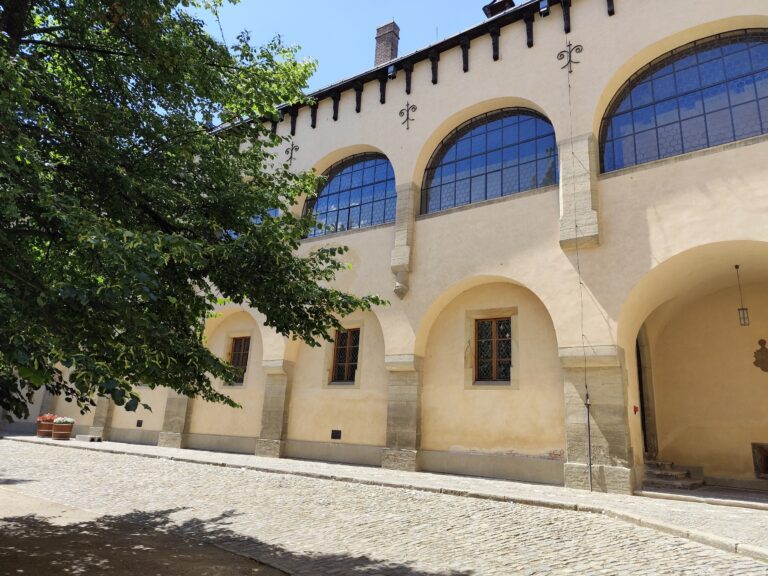 Vlašský dvor: Mincovňa kráľov a poklad v pivnici