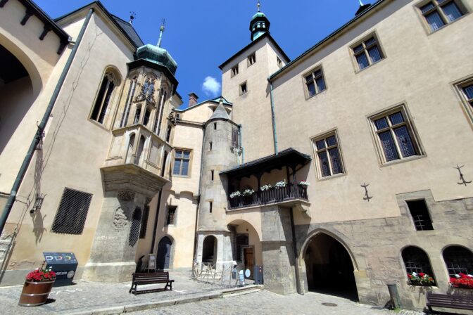 Vlašský dvor: Mincovňa kráľov a poklad v pivnici