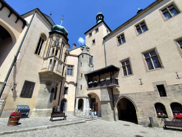 Vlašský dvor: Mincovňa kráľov a poklad v pivnici