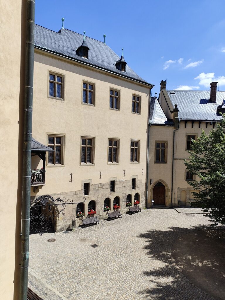 Vlašský dvor: Mincovňa kráľov a poklad v pivnici